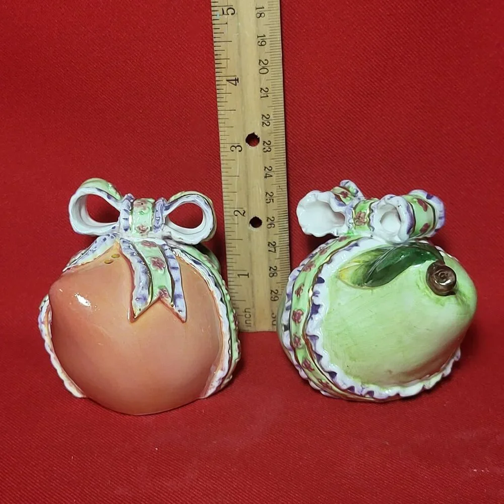 Ceramic Salt and Pepper Shakers Set Fruit Pear Peach Wrapped in Bow Floral Ribbo